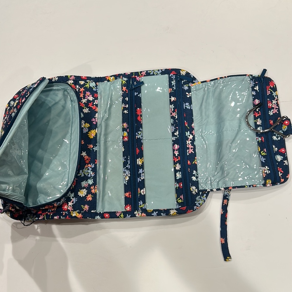 Vera Bradley Medium Travel Organizer Navy Floral Quilted New with Tags - Picture 3 of 3
